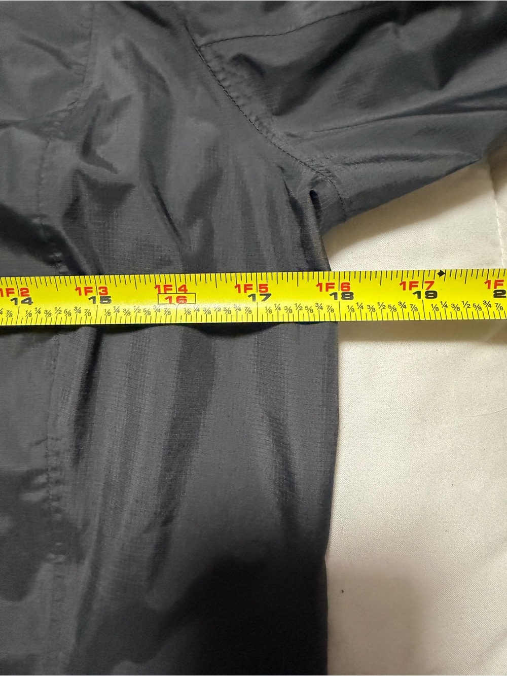 Patagonia Women's Torrentshell 3L Rain Parka - Picture 8 of 11